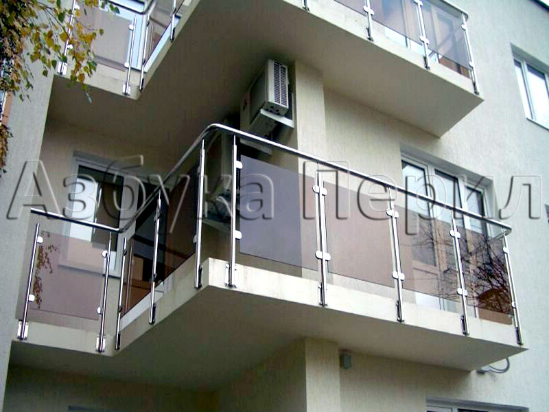 Ограждение балкона с тонированным стеклом