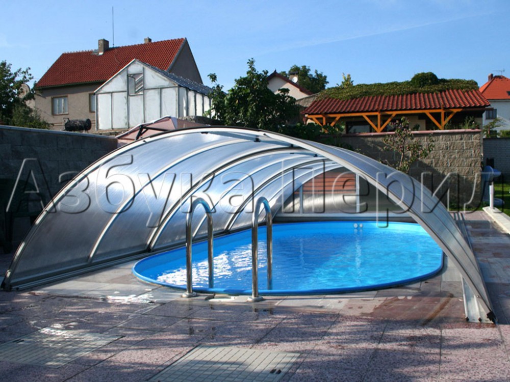 навес над бассейном для защиты от попадания листвы и осадков на случай, когда бассейн расположен на открытом воздухе, а не внутри помещения